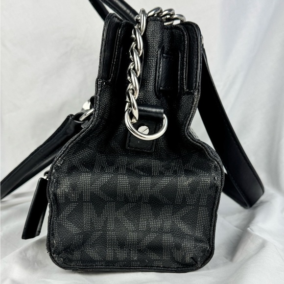 Michael Kors Hamilton Signature MK
Black Shoulder bag Handbag Saffiano
Leather - Picture 7 of 15